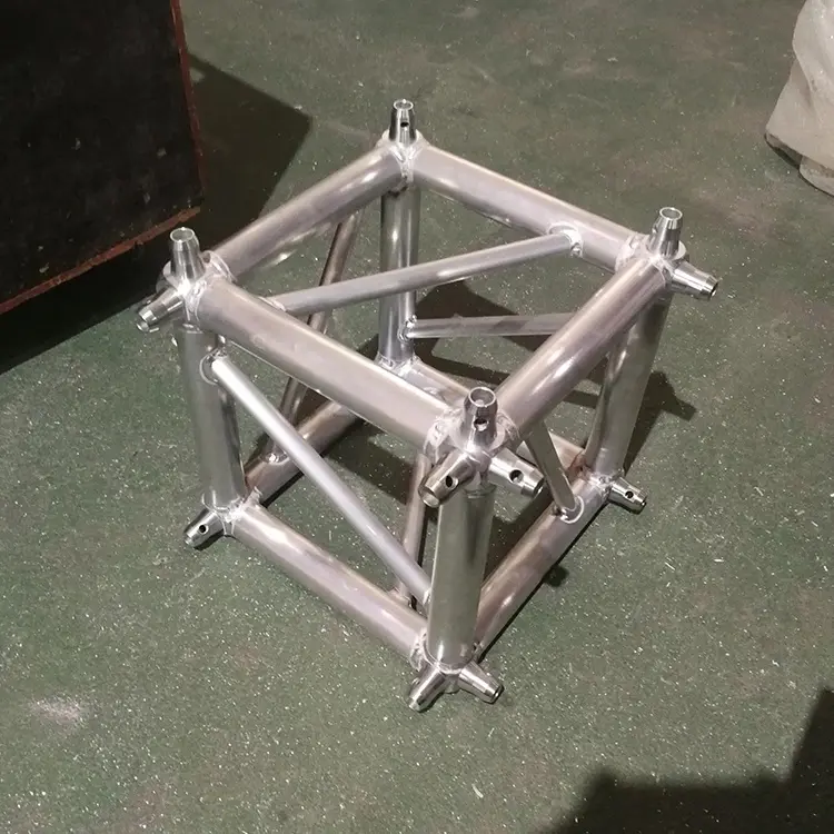 Cubo-truss-esquinero-de-6 v&iacute;as.webp