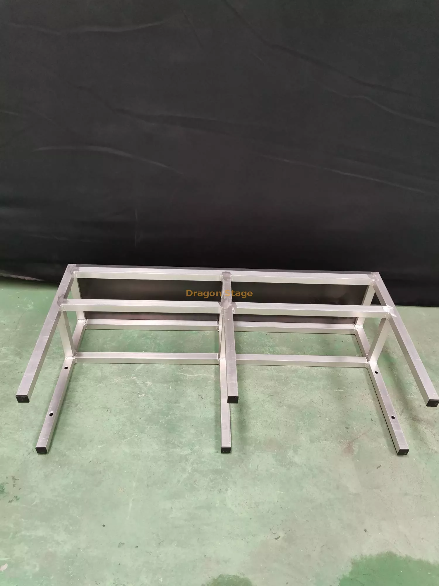 Pelda&ntilde;o de escalera de altura fija de aluminio3.webp