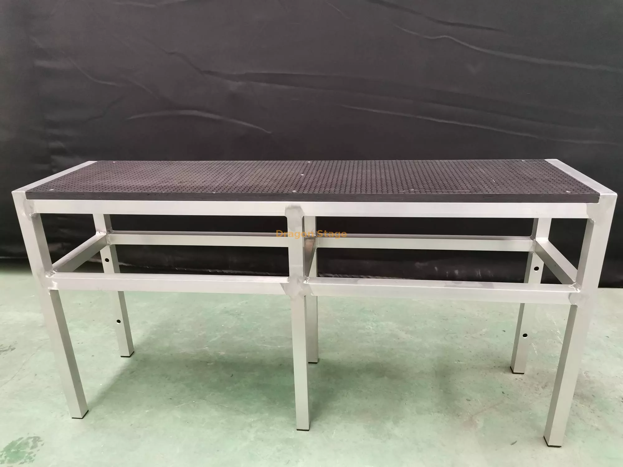 Pelda&ntilde;o de escalera de altura fija de aluminio5.webp