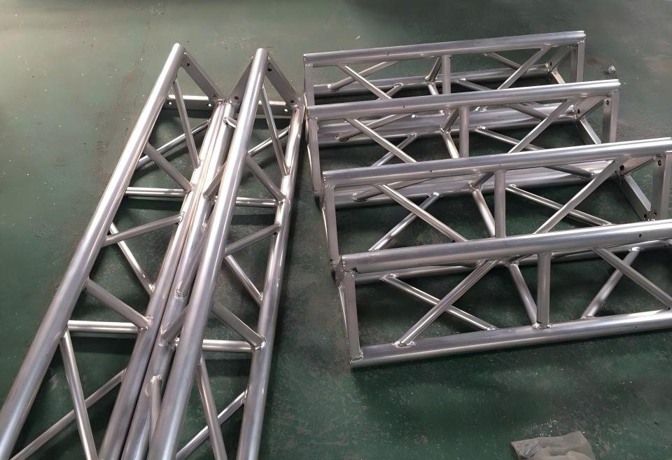 armaz&oacute;n de perno triangular.jpg
