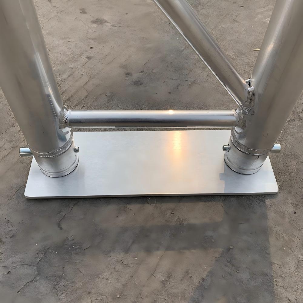 armaz&oacute;n de escalera con espiga para evento.jpg