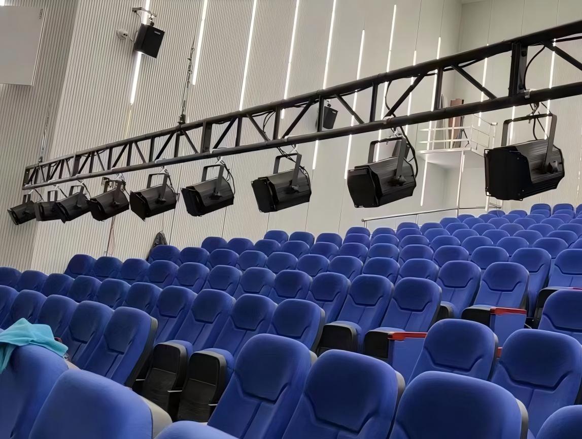 escalera de exposici&oacute;n truss.jpg